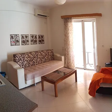 Achilles Apartment *