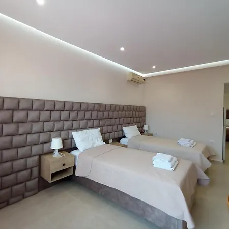 Achilles Apartment *