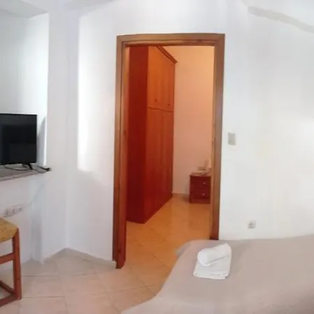 Achilles Apartment *