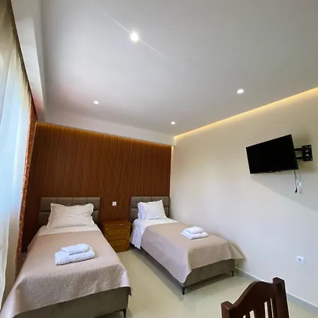 Achilles Apartment *